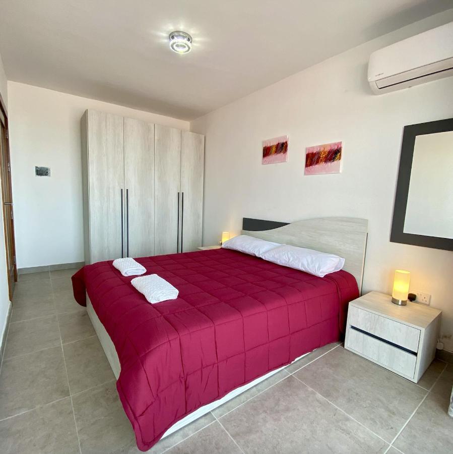 F1 1 Lovely Room, Bathroom And Living Shared San Ġiljan Buitenkant foto